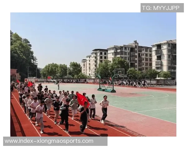 朝阳校园足球热潮涌动青少年积极参与展现青春活力与团队精神 朝阳校园足球热潮涌动青少年积极参与展现青春活力与团队精神